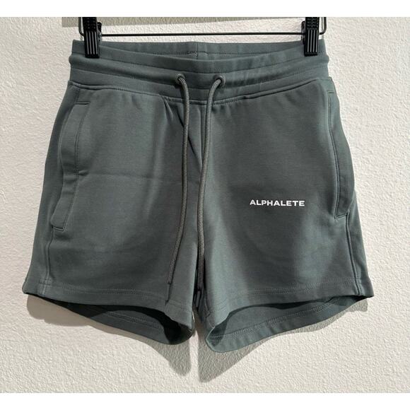 Alphalete Womens Essential Core Shorts Concrete Mid Rise Size Large NWT - Picture 4 of 10